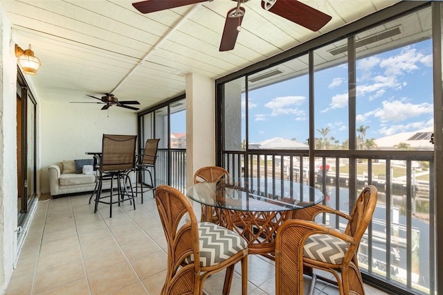 sunroom / solarium with ceiling fan