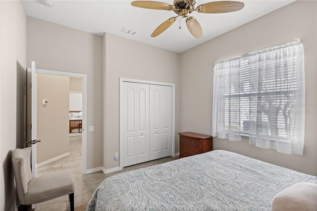 bedroom with a ceiling fan, baseboards, visible vents, and a closet