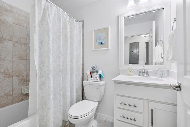 bathroom featuring visible vents, toilet, shower / bath combo with shower curtain, vanity, and baseboards