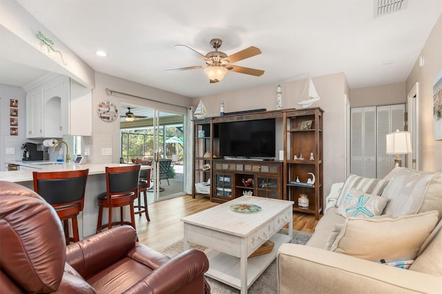 living area with visible vents, recessed lighting, light wood-style floors, and ceiling fan