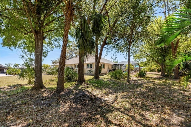 view of yard with a lanai