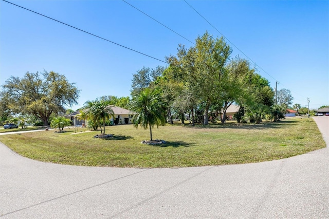 exterior space featuring a front yard