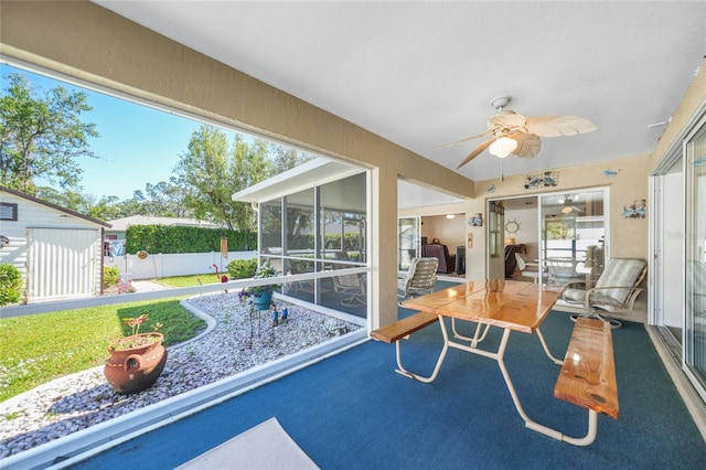 sunroom with ceiling fan