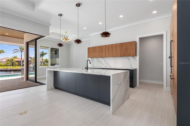 kitchen featuring a spacious island, modern cabinets, ornamental molding, and brown cabinets