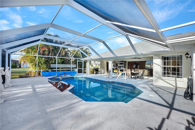 outdoor pool with glass enclosure, outdoor dining area, a ceiling fan, and a patio