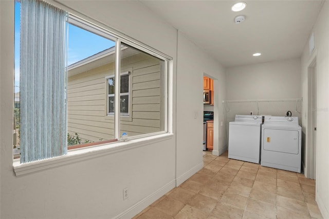 laundry area featuring recessed lighting, laundry area, independent washer and dryer, and baseboards