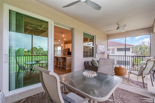 sunroom with ceiling fan