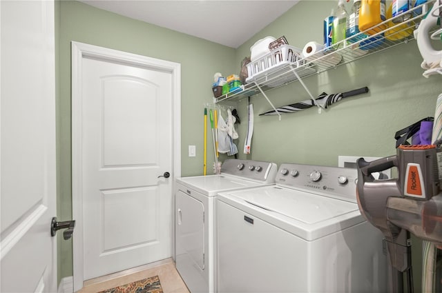 washroom featuring laundry area and independent washer and dryer