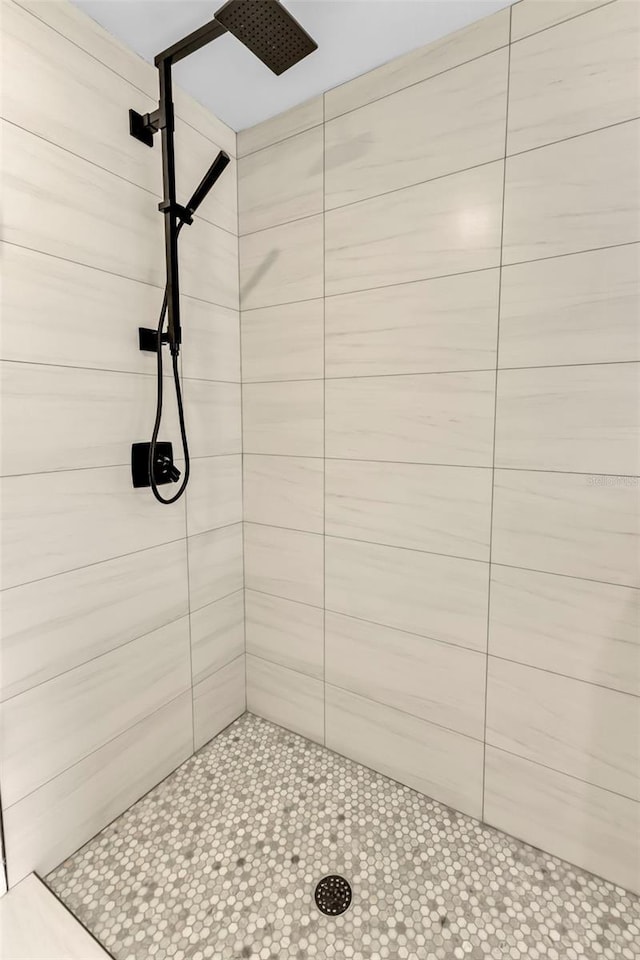 bathroom with a tile shower