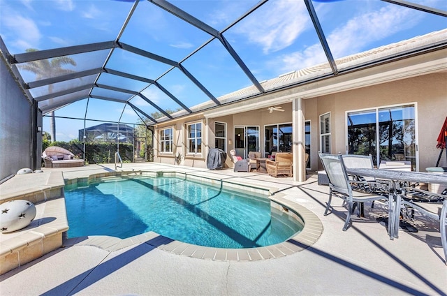 outdoor pool featuring outdoor dining space, a patio area, and ceiling fan