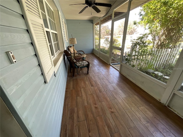 sunroom with ceiling fan