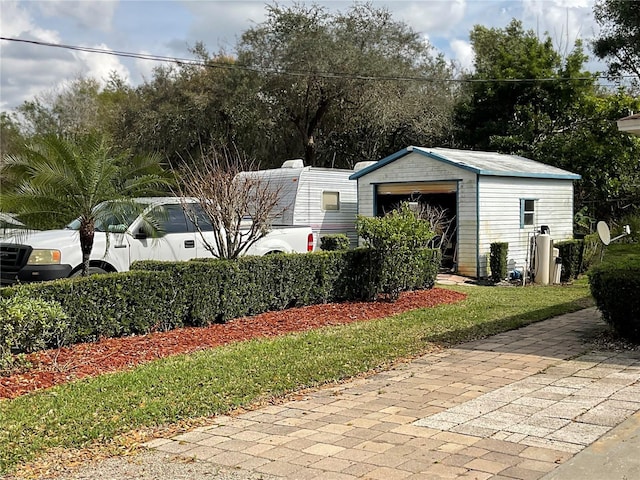 view of front of property featuring an outdoor structure