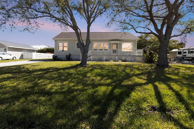 view of front facade with fence and a front yard