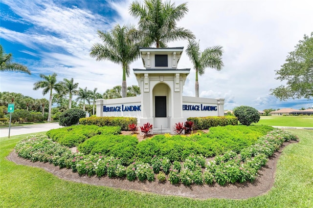 community sign with a lawn