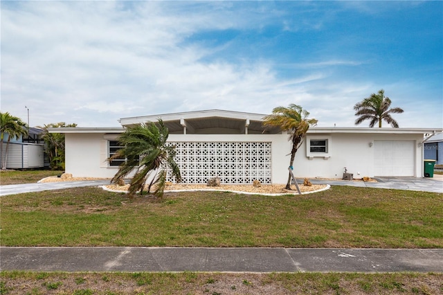 view of front of house with stucco siding, a garage, concrete driveway, and a front yard