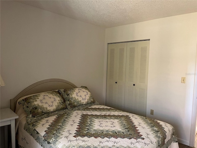 bedroom featuring a closet and a textured ceiling