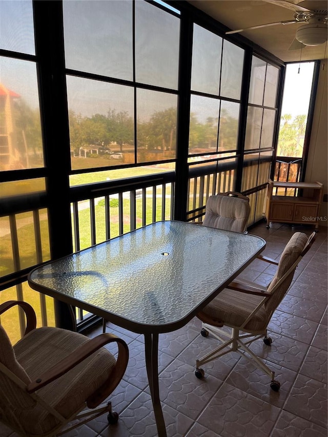 sunroom / solarium featuring ceiling fan