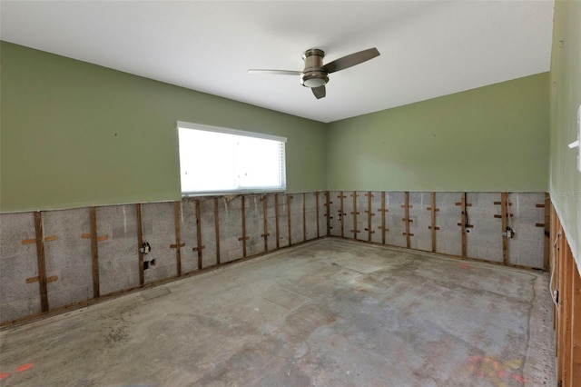 unfurnished room featuring concrete flooring and ceiling fan