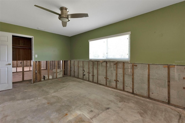 empty room featuring concrete flooring and a ceiling fan