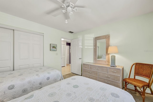 bedroom featuring lofted ceiling, a ceiling fan, visible vents, and a closet