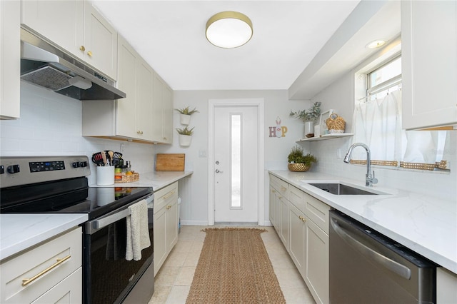 kitchen featuring open shelves, stainless steel appliances, tasteful backsplash, a sink, and under cabinet range hood