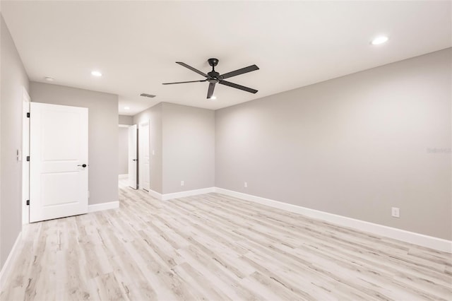 empty room featuring light wood finished floors, baseboards, a ceiling fan, and recessed lighting