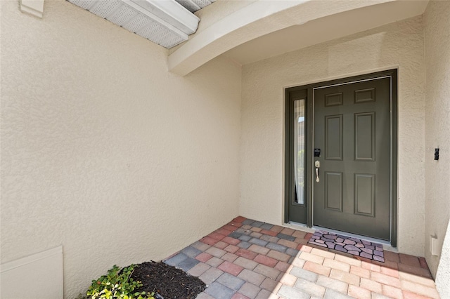 property entrance featuring stucco siding