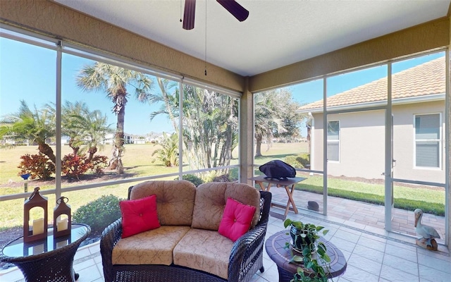 sunroom with ceiling fan