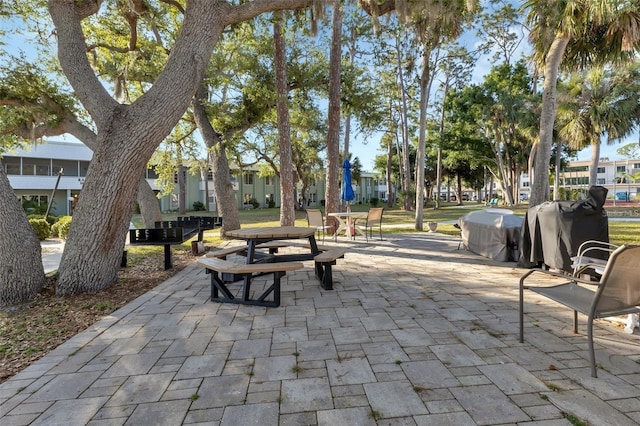 view of property's community featuring a patio and a residential view