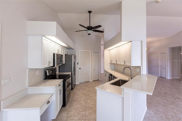 kitchen featuring a sink, white cabinetry, appliances with stainless steel finishes, a peninsula, and light countertops