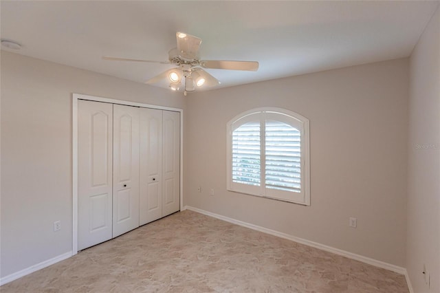 unfurnished bedroom featuring a closet, baseboards, and a ceiling fan