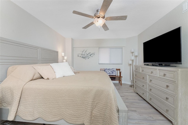 bedroom featuring baseboards, light wood-style floors, visible vents, and ceiling fan