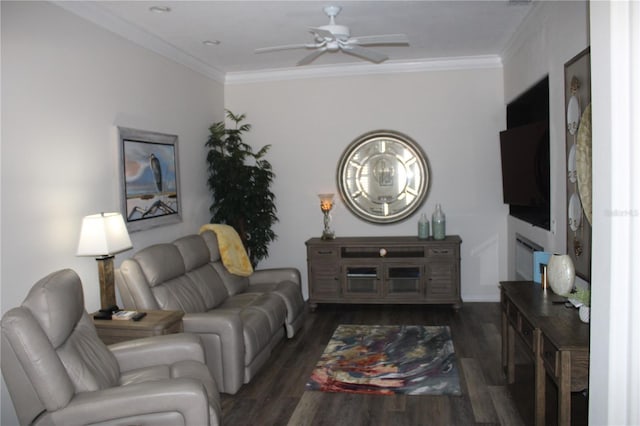 living room featuring dark wood-style floors, crown molding, and ceiling fan