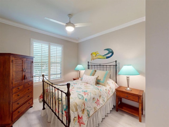 bedroom with crown molding and ceiling fan