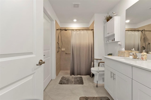 bathroom featuring visible vents, toilet, and a tile shower