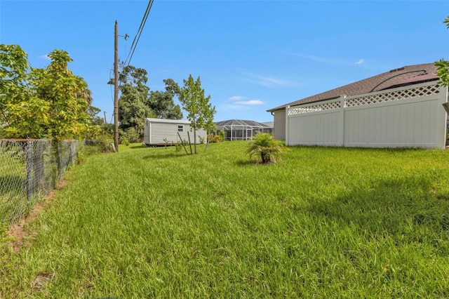 view of yard featuring an outbuilding and fence