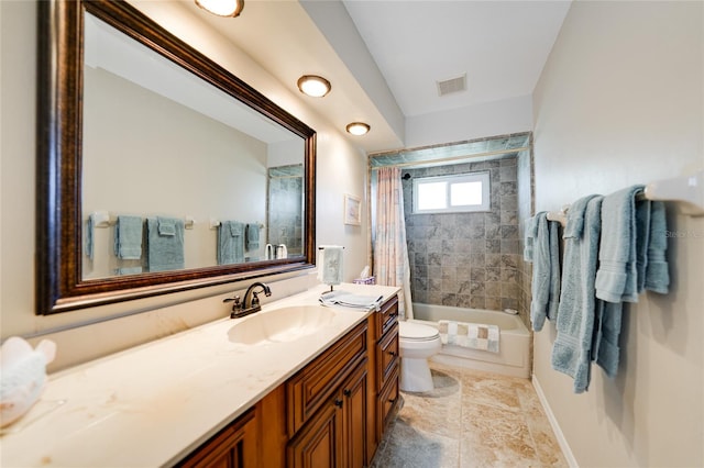 full bath with visible vents, shower / bathtub combination with curtain, toilet, baseboards, and vanity