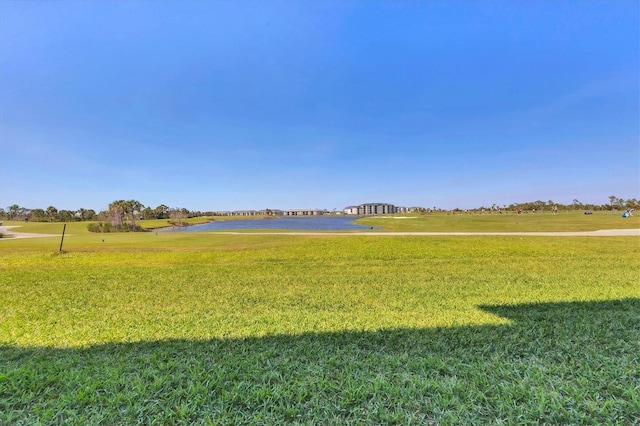 view of yard featuring a water view