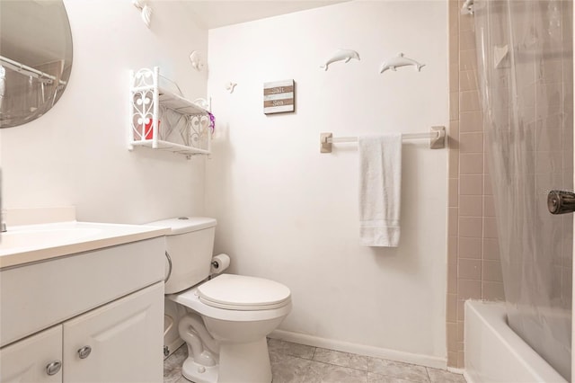 full bath featuring shower / bath combo with shower curtain, toilet, tile patterned flooring, baseboards, and vanity