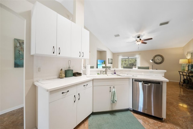 kitchen with visible vents, a sink, backsplash, a peninsula, and dishwasher