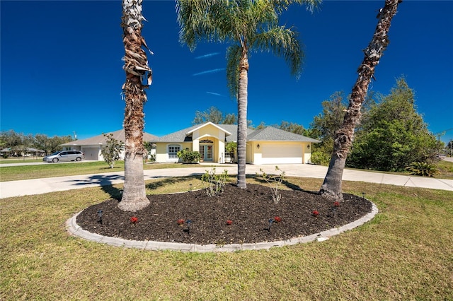 view of front of house featuring a front lawn, a garage, and driveway