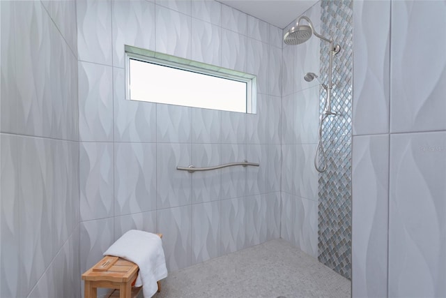 full bathroom featuring tiled shower