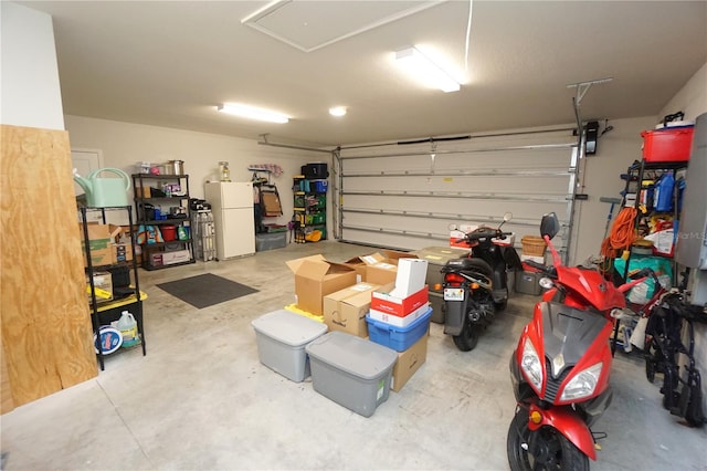 garage featuring freestanding refrigerator