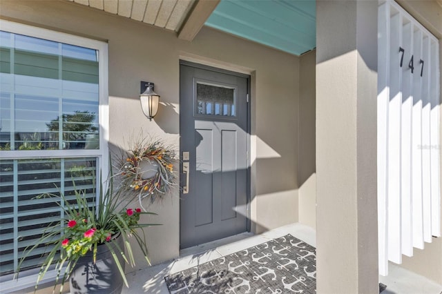 property entrance featuring stucco siding