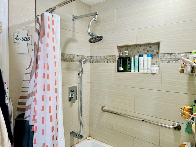 full bath with shower / bath combo with shower curtain