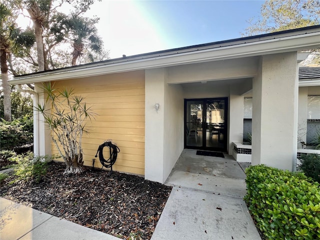 property entrance with stucco siding