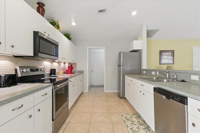 kitchen with visible vents, a sink, tasteful backsplash, stainless steel appliances, and light tile patterned flooring