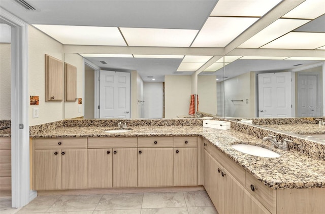 full bath with visible vents and vanity