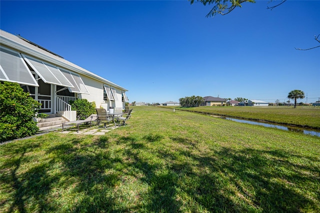 view of yard featuring a water view