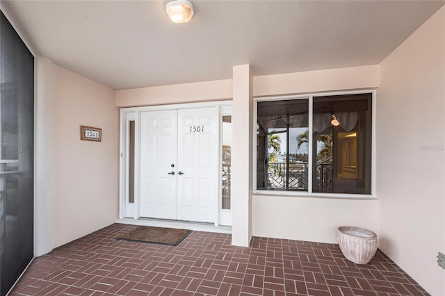 view of exterior entry featuring stucco siding